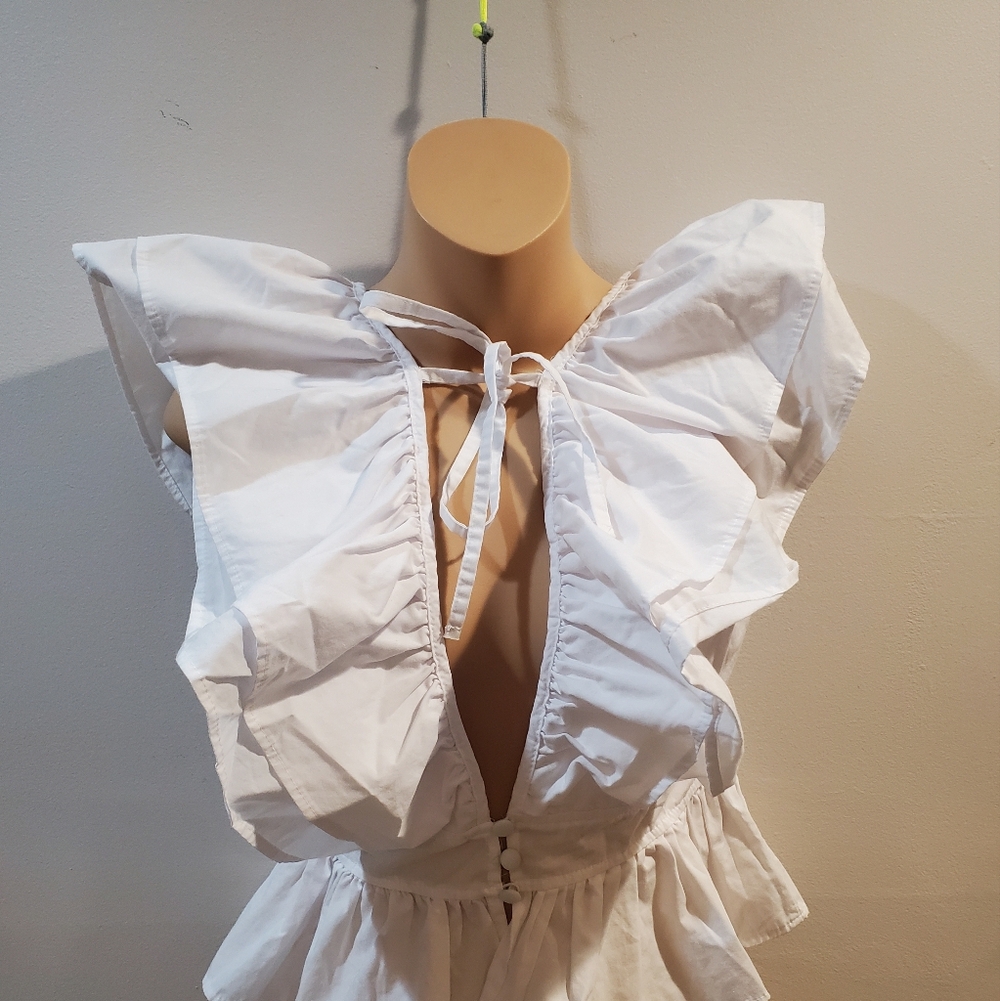 White flirty blouse - Picture 2 of 9